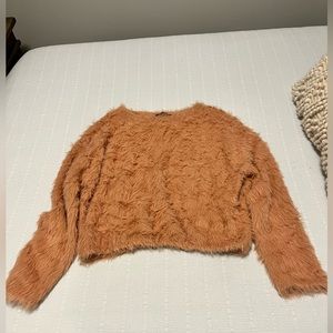 Fuzzy cropped Zara top in blush pink